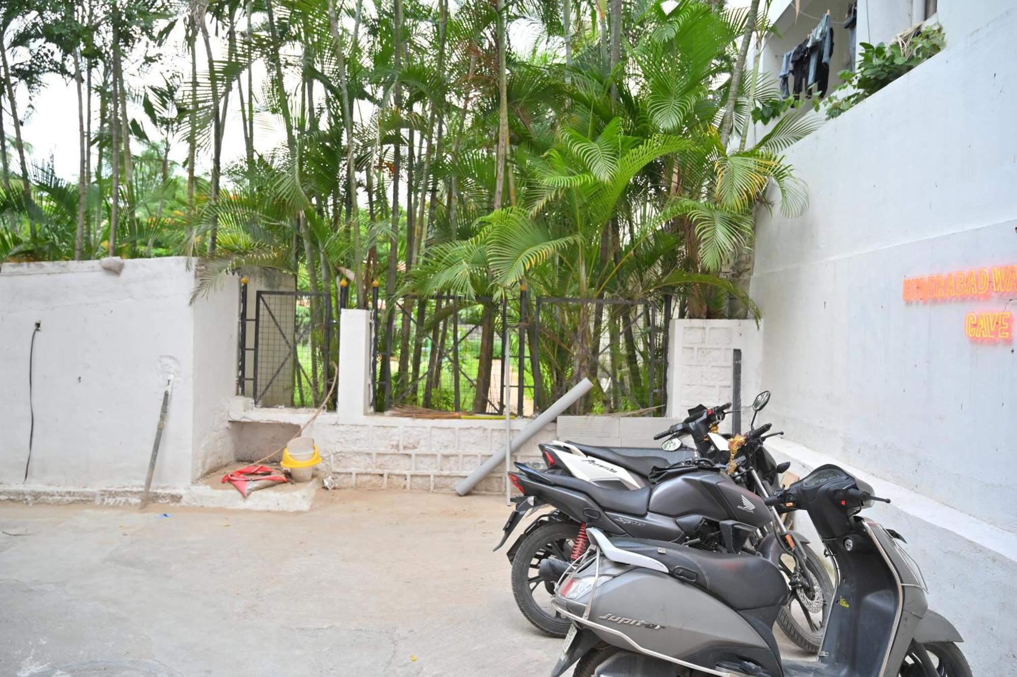 Hyderabad Wanderers Cave Hotel Exterior photo